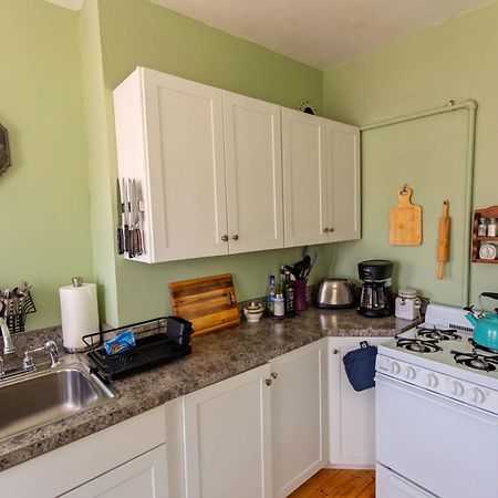 Centrally Located With Lake Views Burlington Esterno foto