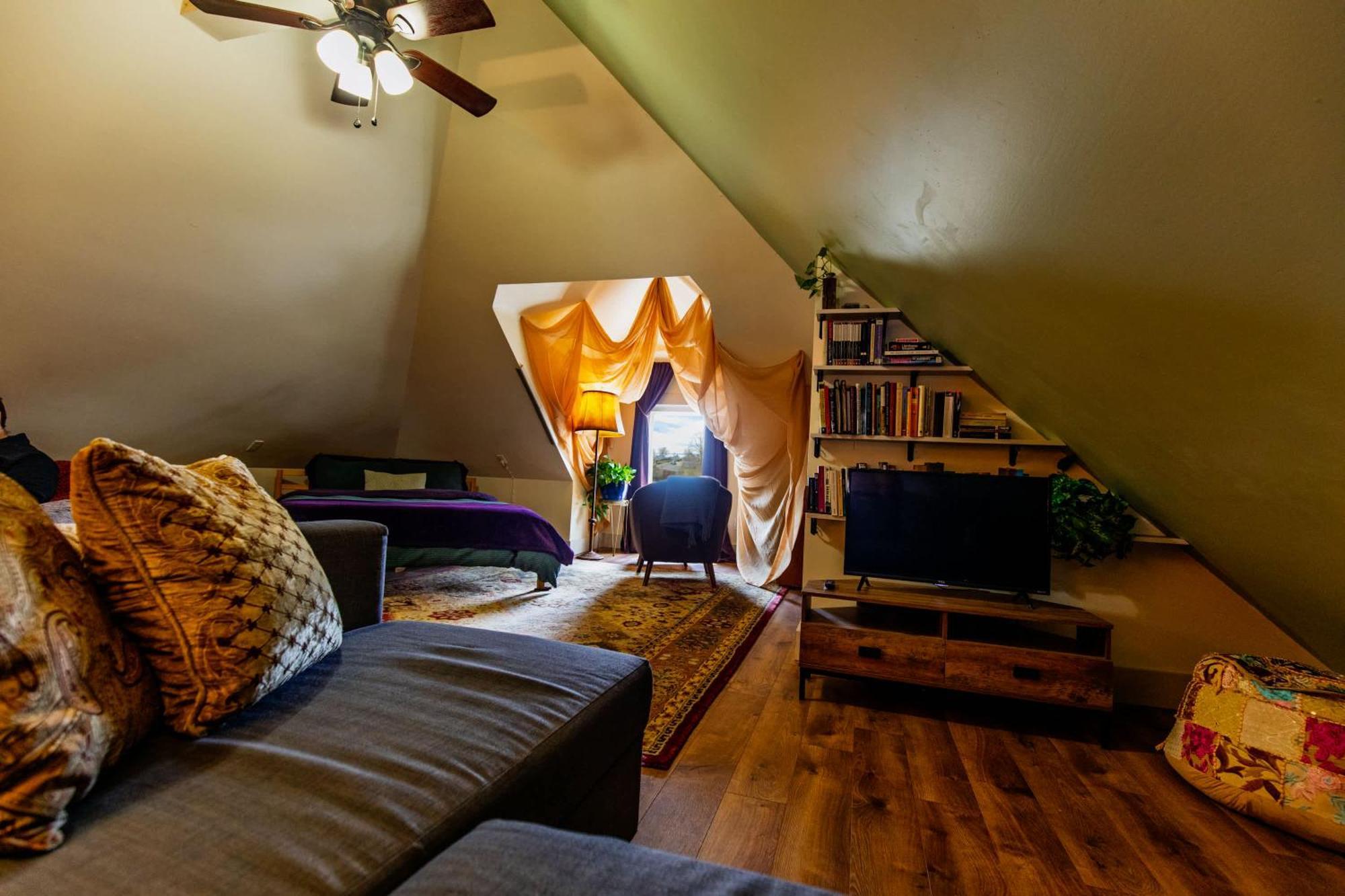 Centrally Located With Lake Views Burlington Esterno foto