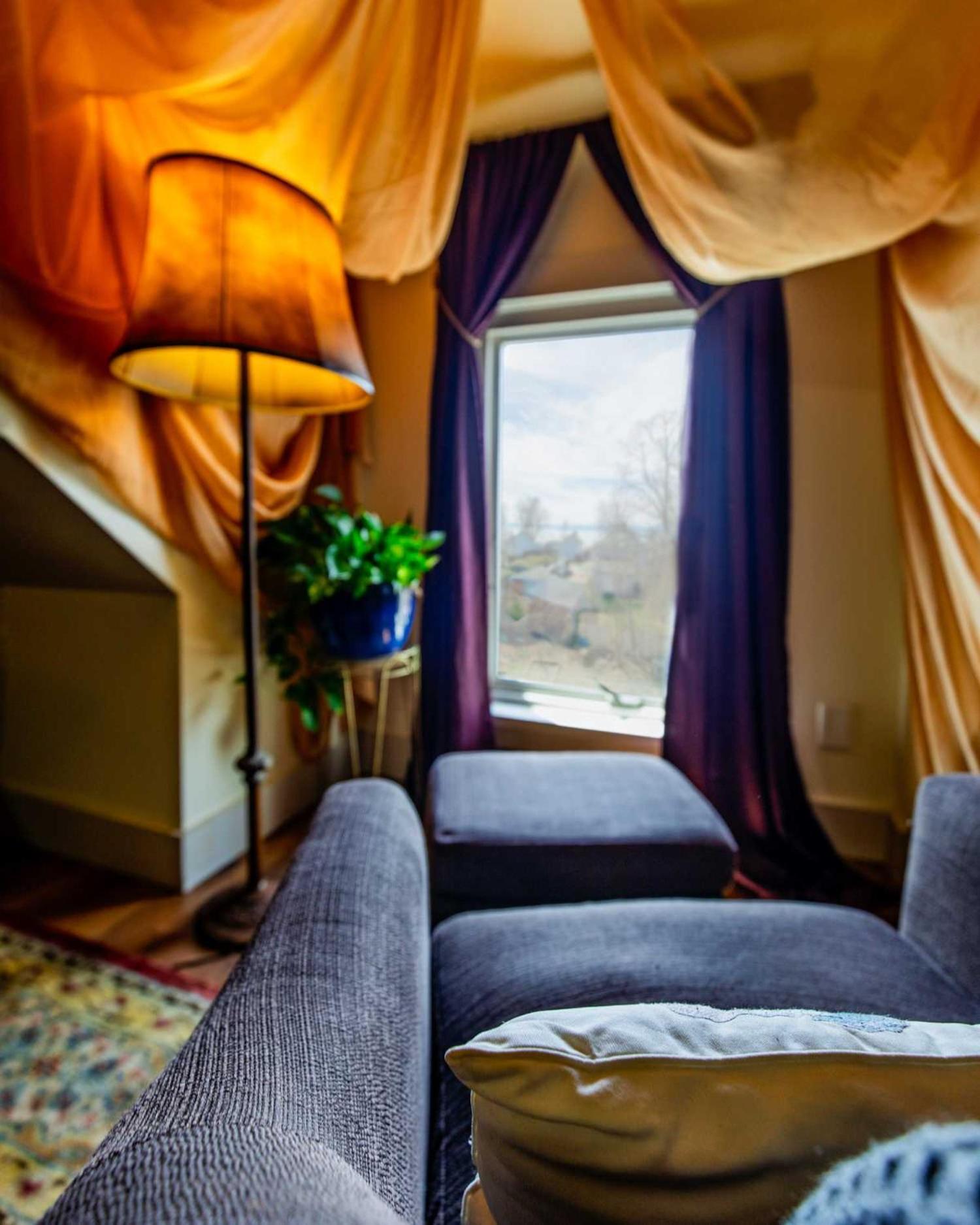 Centrally Located With Lake Views Burlington Esterno foto